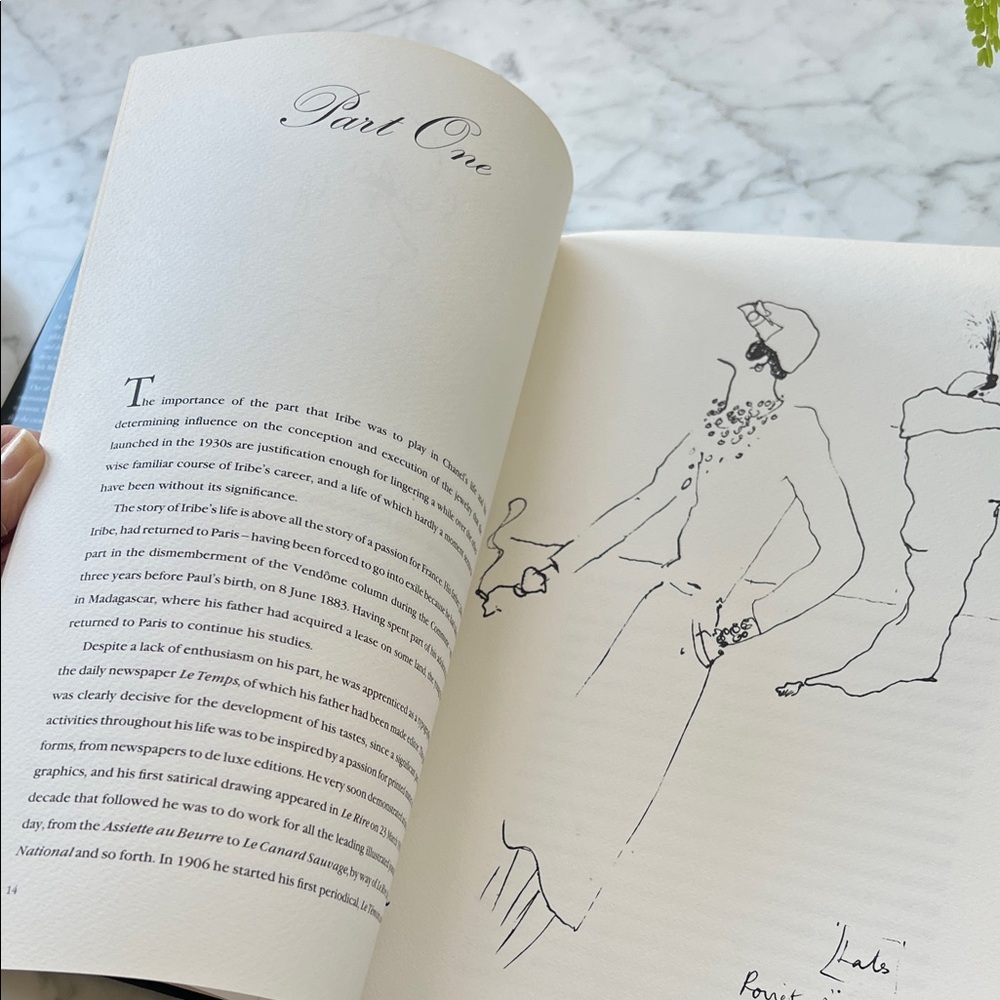 CHANEL Jewelry Book with Silver Star Design - Picture 7 of 10